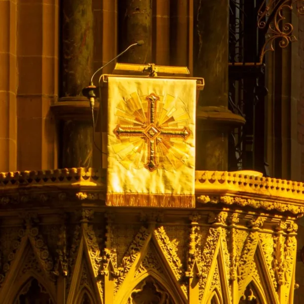 Golden Pulpit - close up